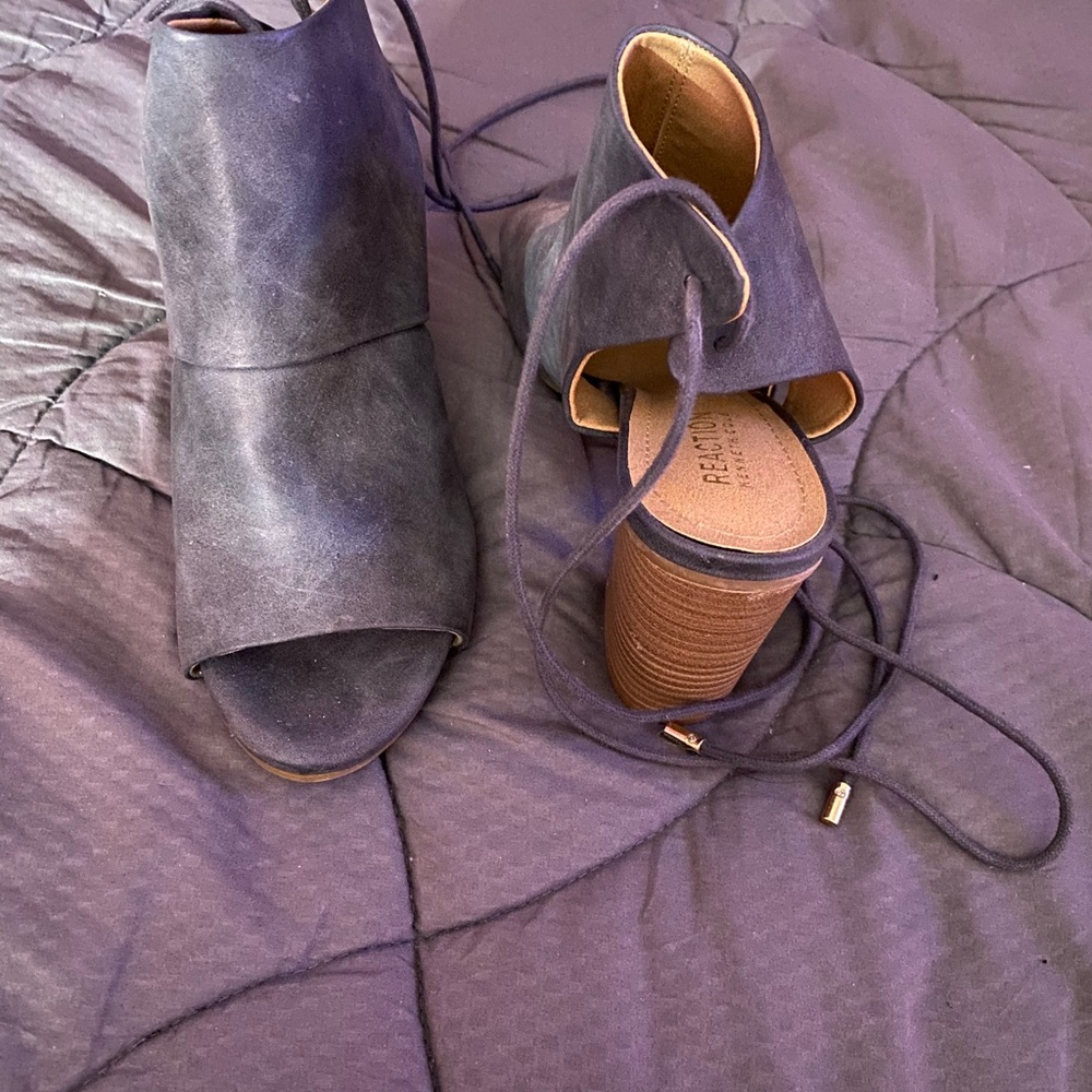 Kenneth Cole Reaction Blue Tan Heeled Boots with Lace-Up Design
